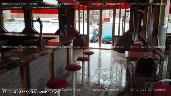 SALAMANCA por zona de la Plaza de Barcelona, Bar en funcionamiento. - Salamanca