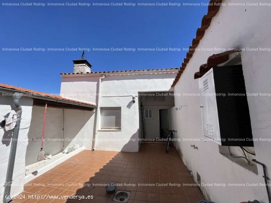 Casa con patio y bodega muy arreglada en Arabayona de Mógica - Arabayona de Mógica