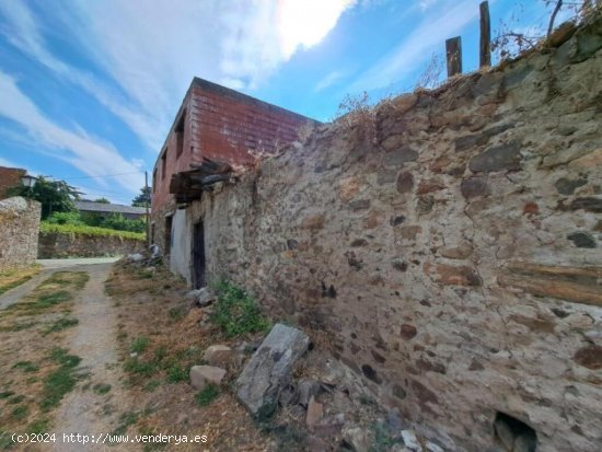 Terreno con casa en obra para terminar vivienda.