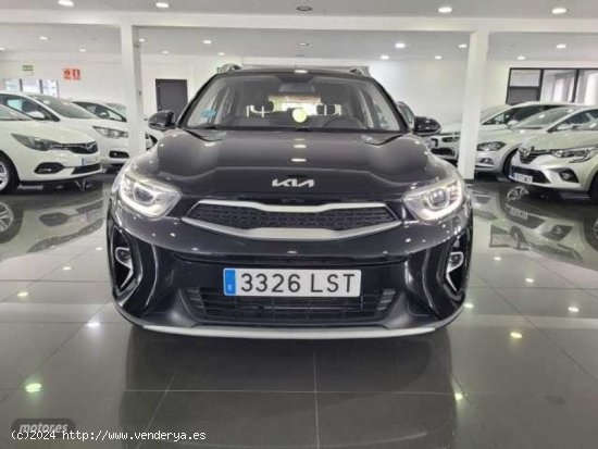 Kia Stonic 1.2 DPi Concept Plus de 2021 con 25.300 Km por 15.490 EUR. en Madrid