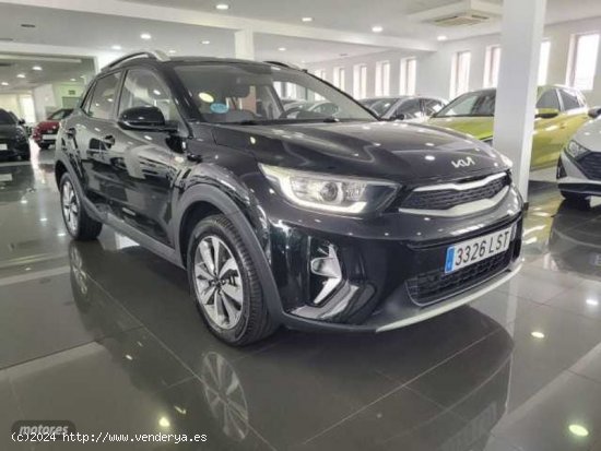 Kia Stonic 1.2 DPi Concept Plus de 2021 con 25.300 Km por 15.490 EUR. en Madrid