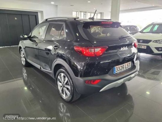 Kia Stonic 1.2 DPi Concept Plus de 2021 con 25.300 Km por 15.490 EUR. en Madrid