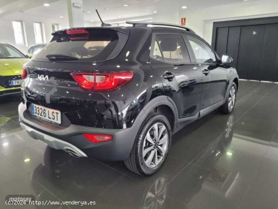 Kia Stonic 1.2 DPi Concept Plus de 2021 con 25.300 Km por 15.490 EUR. en Madrid