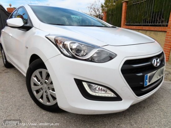  Hyundai i30 1.5 CRDI 6VEL-KLIMATIZADOR-PARKTRONIC-CD BLUETOOTH de 2017 con 97.000 Km por 5.900 EUR.  