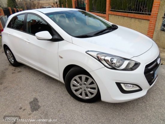 Hyundai i30 1.5 CRDI 6VEL-KLIMATIZADOR-PARKTRONIC-CD BLUETOOTH de 2017 con 97.000 Km por 5.900 EUR. 