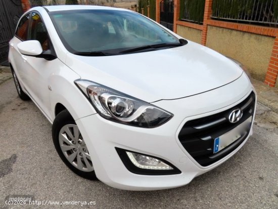 Hyundai i30 1.5 CRDI 6VEL-KLIMATIZADOR-PARKTRONIC-CD BLUETOOTH de 2017 con 97.000 Km por 5.900 EUR. 