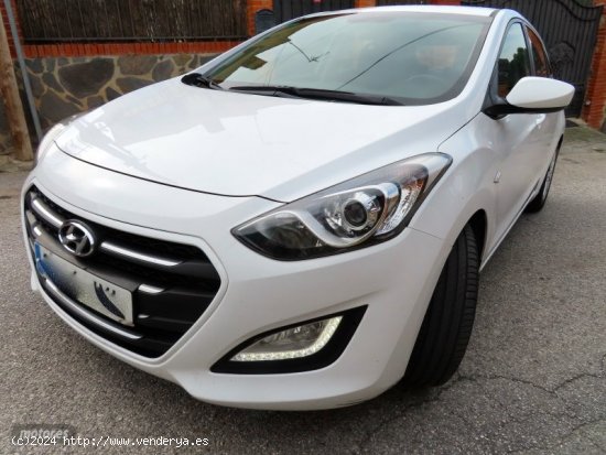 Hyundai i30 1.5 CRDI 6VEL-KLIMATIZADOR-PARKTRONIC-CD BLUETOOTH de 2017 con 97.000 Km por 5.900 EUR. 