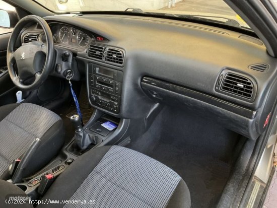 Peugeot 406 1.8i SR en automocionpere de 2002 con 111.000 Km por 3.990 EUR. en Tarragona