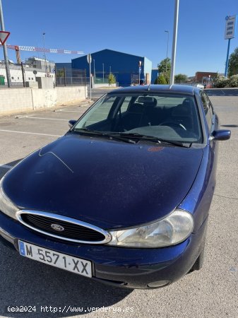  Ford Mondeo 2.0 ghia de 1999 con 125.000 Km por 1.850 EUR. en Madrid 