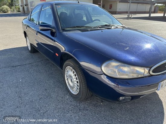 Ford Mondeo 2.0 ghia de 1999 con 125.000 Km por 1.850 EUR. en Madrid