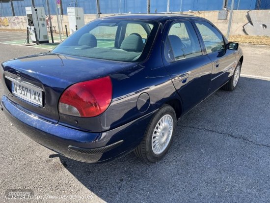 Ford Mondeo 2.0 ghia de 1999 con 125.000 Km por 1.850 EUR. en Madrid