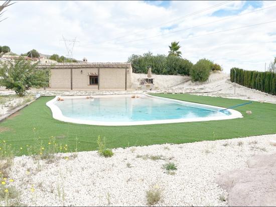 Casa de Campo en Hondon de la Nieves (Canalosa) - ALICANTE