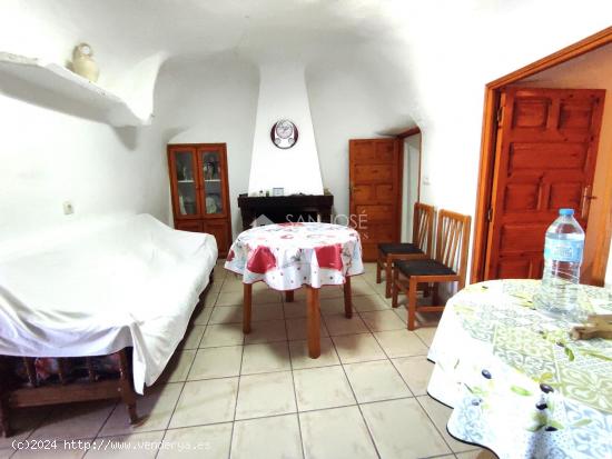 SE VENDE CASA CUEVA EN LA ALGUEÑA. - ALICANTE