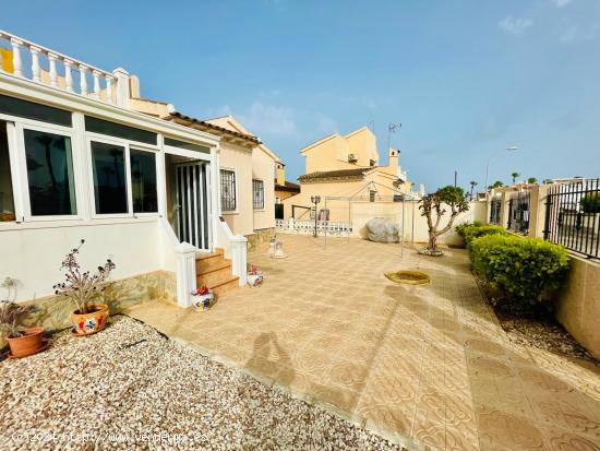 CHALET INDEPENDIENTE EN URB. HORIZONTE - ALICANTE