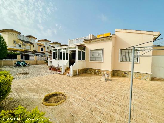 CHALET INDEPENDIENTE EN URB. HORIZONTE - ALICANTE