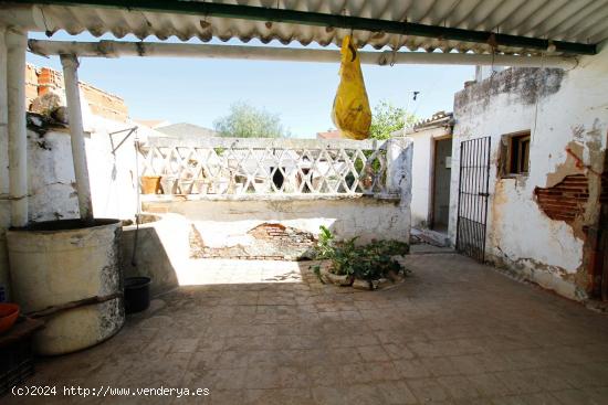  Amplia vivienda en Puebla de la Calzada, cercana al centro. - BADAJOZ 