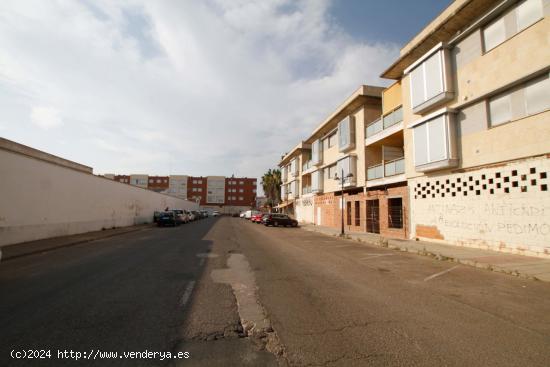 LOCAL COMERCIAL  EN MONTIJO - BADAJOZ