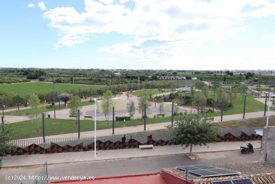 Casa de pueblo en Rocafort cerca del metro - VALENCIA