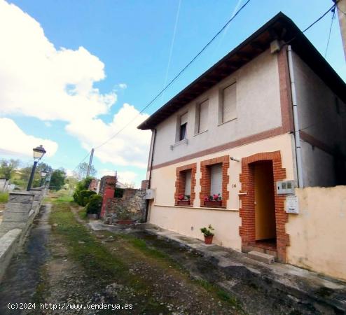 CASA DISTRIBUIDA EN DOS PISOS INDEPENDIENTES CON JARDÍN - CANTABRIA