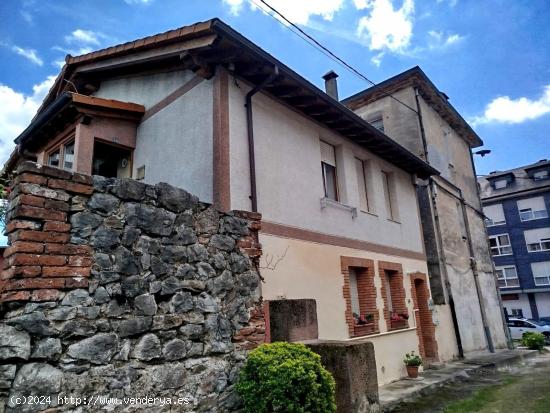 CASA DISTRIBUIDA EN DOS PISOS INDEPENDIENTES CON JARDÍN - CANTABRIA