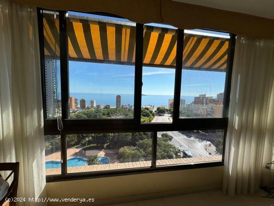 Se vende piso de 4 dormitorios con vistas al mar y parking en Benidorm - ALICANTE