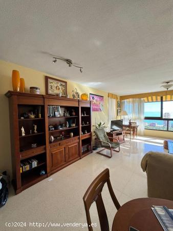 Se vende piso de 4 dormitorios con vistas al mar y parking en Benidorm - ALICANTE