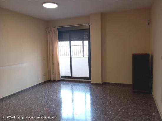 Se vende piso en Arrancapins , interior a patio de manzanas de 3 habitaciones y 2 baños, - VALENCIA