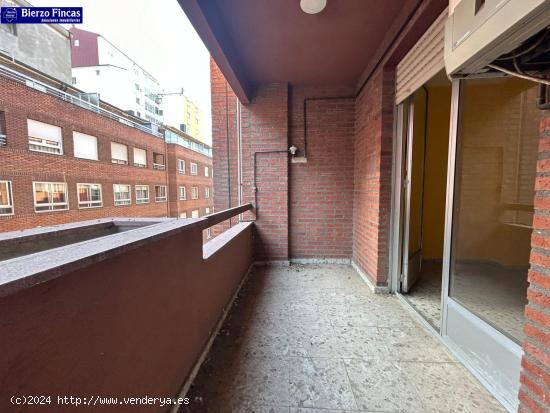 AMPLIO PISO EN VENTA, ZONA FLORES DEL SIL. - LEON