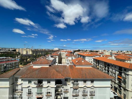  AMPLIO PISO DE 4 DORMITORIOS Y 2 BAÑOS EN TORRES DE CÓRDOBA ¡¡¡ZONA INMEJORABLE!!! - CADIZ 