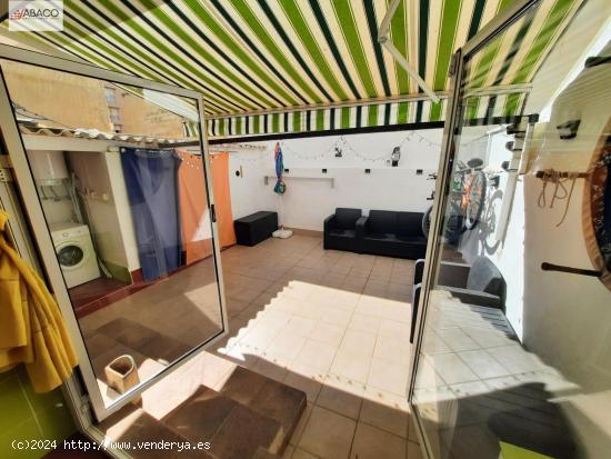  Piso con 25 m2 de patio - ALICANTE 