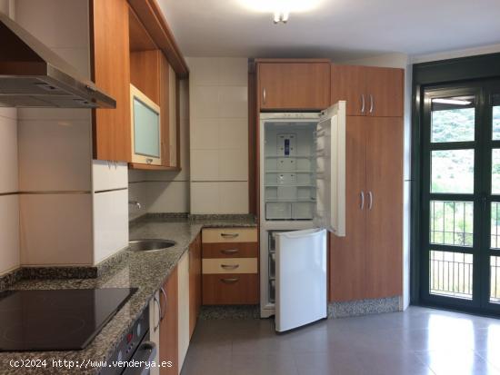 APARTAMENTO ZONA ALTA SIN MUEBLES - LEON