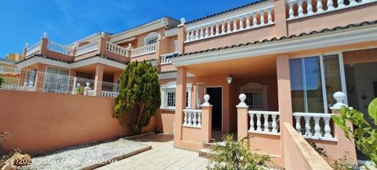 Chalet en venta en la Urbanizacion Mediterráneo III - ALICANTE