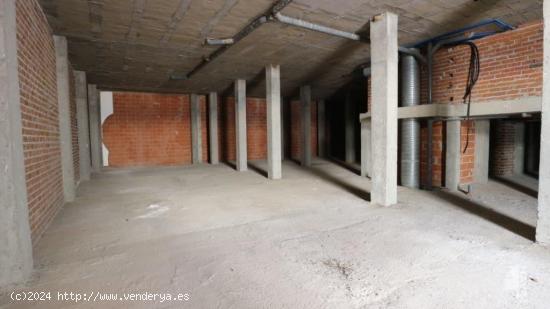 SE VENDE LOCAL EN BRUTO EN PLASENCIA - CACERES