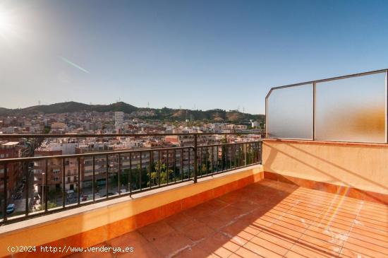  Ático a la venta en Av. Meridiana de Barcelona con las vistas impresionantes y mucha luz. - BARCELO 