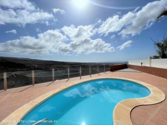 Chalet independiente con piscina y vistas al mar en Montaña la Data - LAS PALMAS