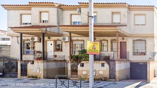  Adosado con patio y garaje, situado frente supermercado Mercadona de Maracena. - GRANADA 