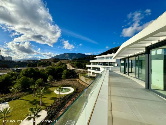 TERMINADO Y TOTALMENTE AMUEBLADO ESTE IMPRESIONANTE ÁTICO CON 131M2 DE TERRAZA ORIENTADA AL SUROEST