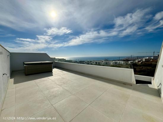 TERMINADO Y TOTALMENTE AMUEBLADO ESTE IMPRESIONANTE ÁTICO CON 82M2 DE TERRAZA, ORIENTADA AL SUR !!!