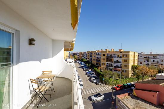 PISO DE 3 DORMITORIOS Y DOS BAÑOS. CON TERRAZA Y VISTAS - BALEARES