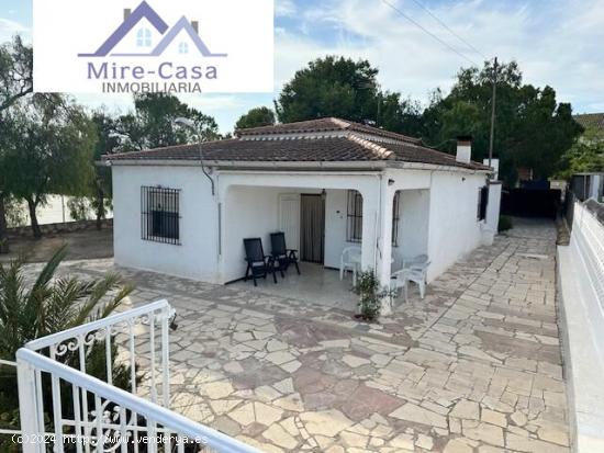 SE VENDE CHALET EN LA ROMANA CON PISCINA - ALICANTE