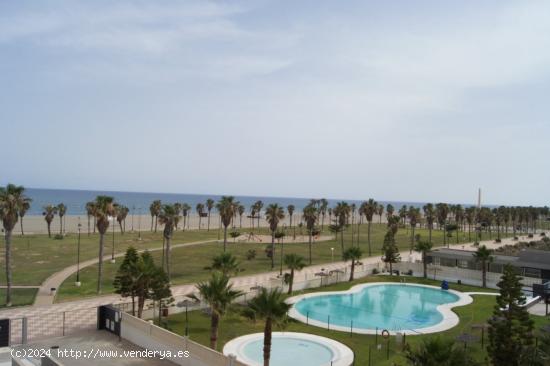 Apartamento de 2 dormitorios en primera linea de playa - ALMERIA