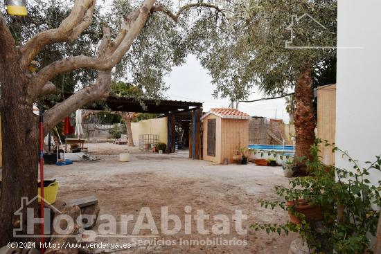 CASA CON AMPLIO TERRENO, PISCINA Y TRASTERO - CASTELLON