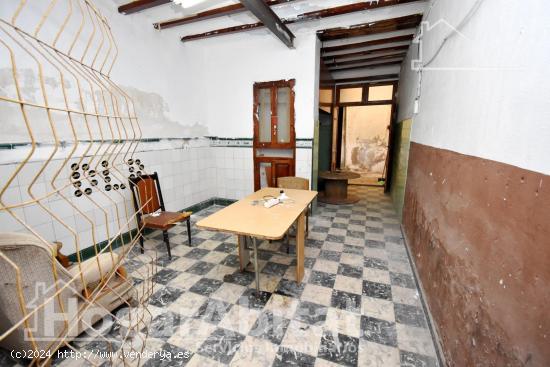 CASA CON TERRAZA Y MUCHAS POSIBILIDADES - CASTELLON