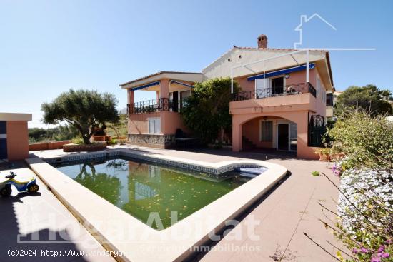 CHALET CON PISCINA, 3 TERRAZAS, GARAJE Y PARCELA CON PRECIOSAS VISTAS AL MAR - CASTELLON