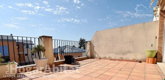 ¡Junto a la playa! Adosado seminuevo con 3 terrazas, piscina y garaje - CASTELLON