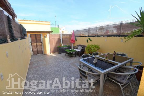 ADOSADO SEMINUEVO CON PISCINA, 3 TERRAZAS Y GARAJE - CASTELLON