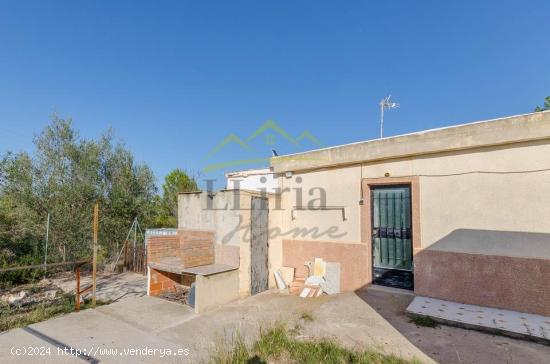 Ref. 04126 - Chalet con gran parcela a 5 km de Casinos - VALENCIA