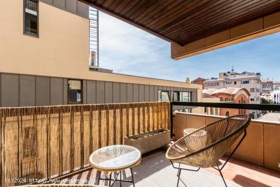 GRAN PISO DE 5 HABITACIONES CON TERRAZA EN EL RAVAL DE MONTSERRAT! - BARCELONA