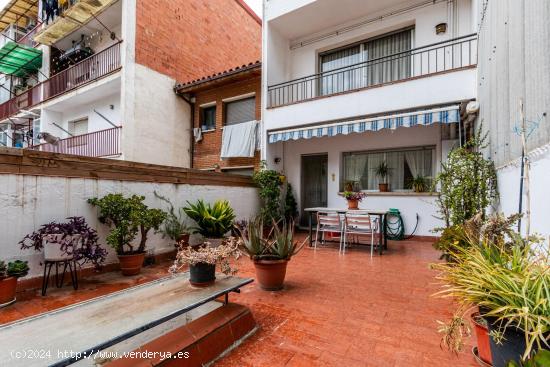 CASA CON GRAN PATIO EN SANT PERE NORD! - BARCELONA