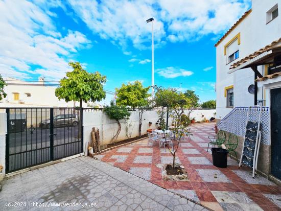 ALTOMAR I - AMPLIA ESQUINA CON DORMITORIO EN PLANTA BAJA Y PARKING PRIVADO - ALICANTE